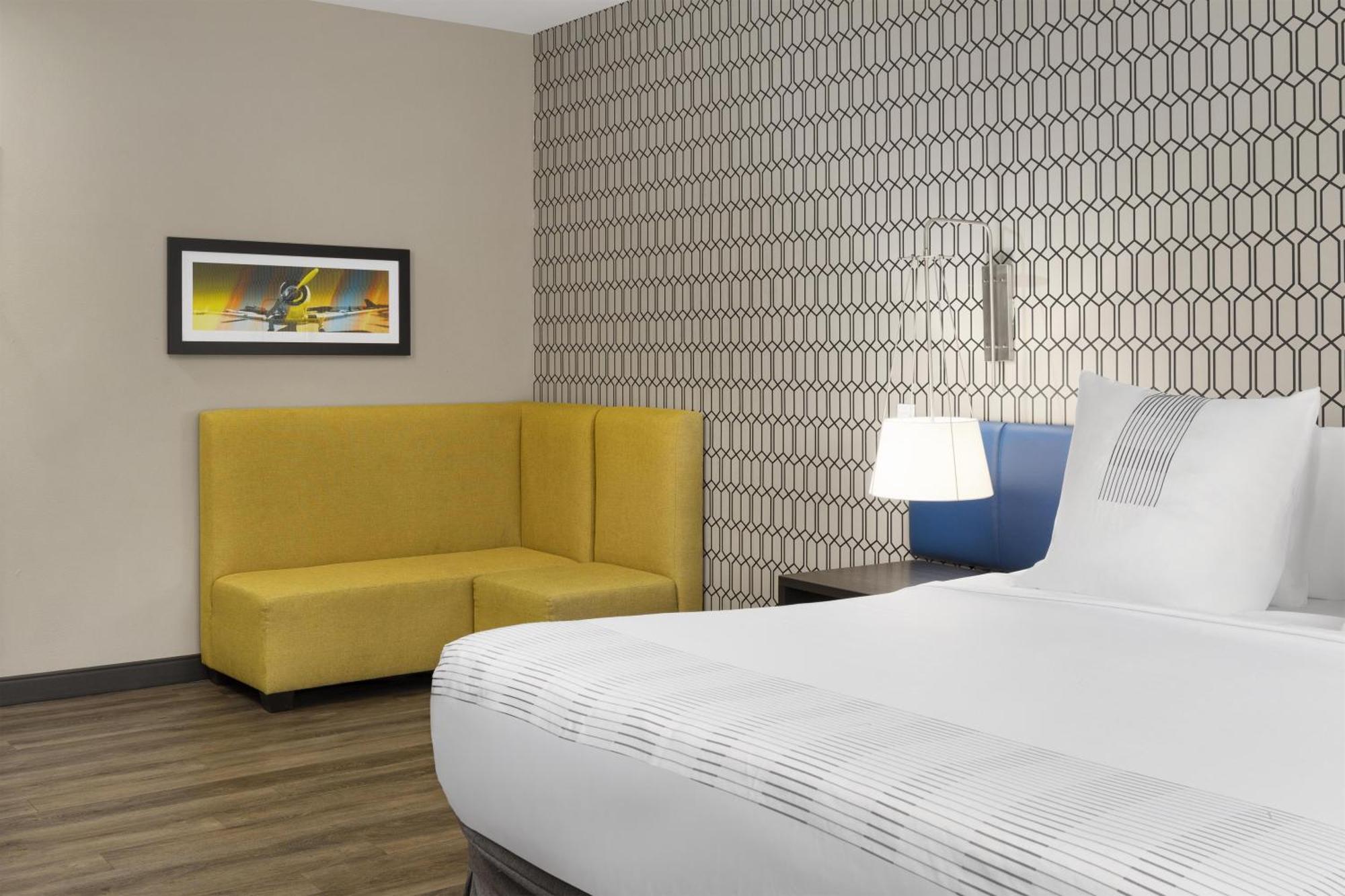 Glo Western Airport Hotel 3*