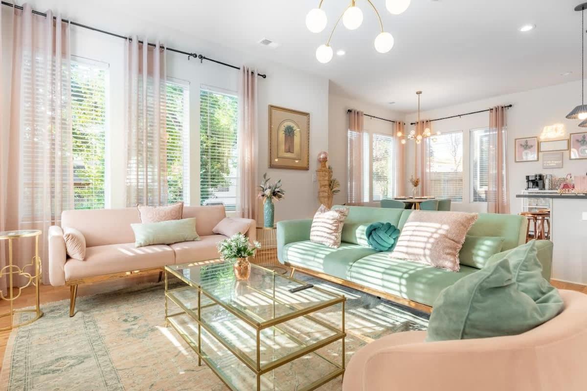 The Pink Royale By Local *