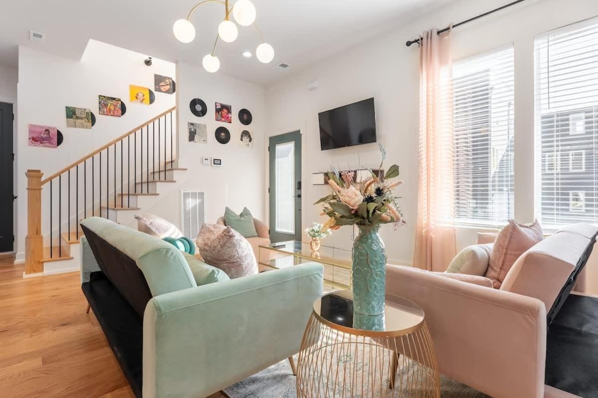 The Pink Royale By Local Holiday home