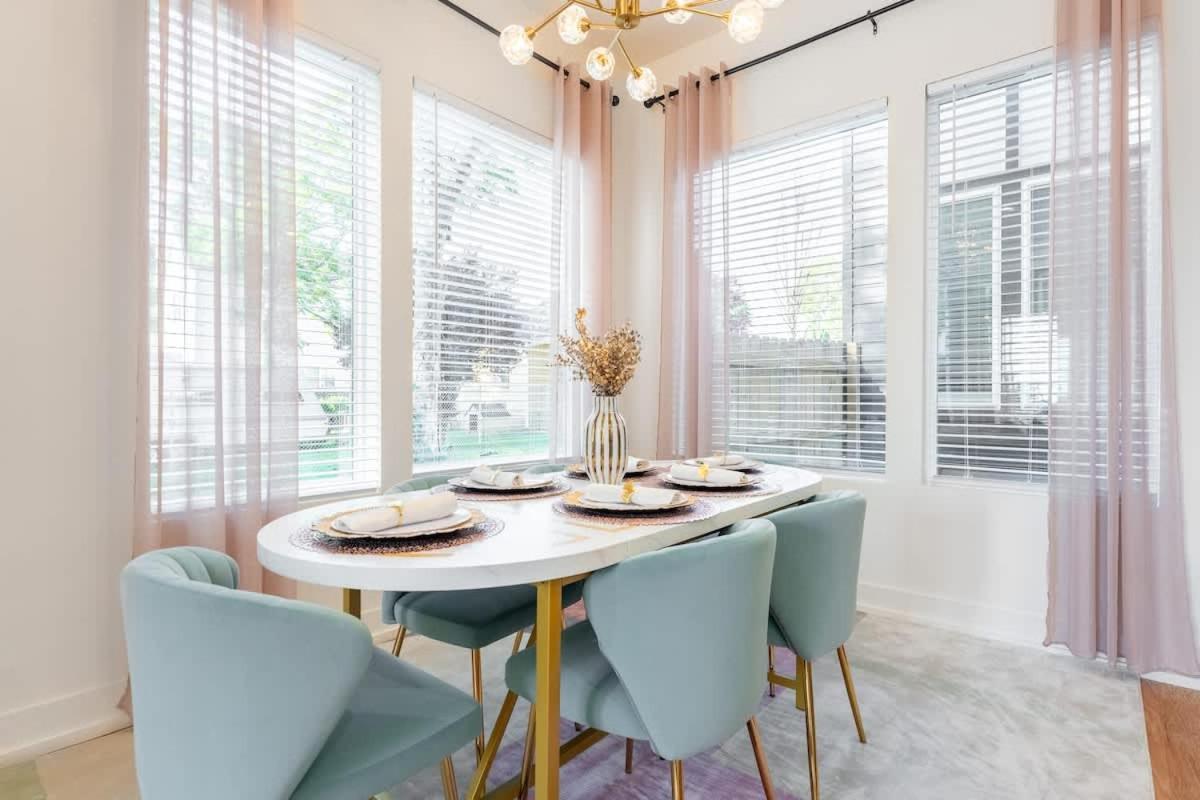 The Pink Royale By Local Holiday home *