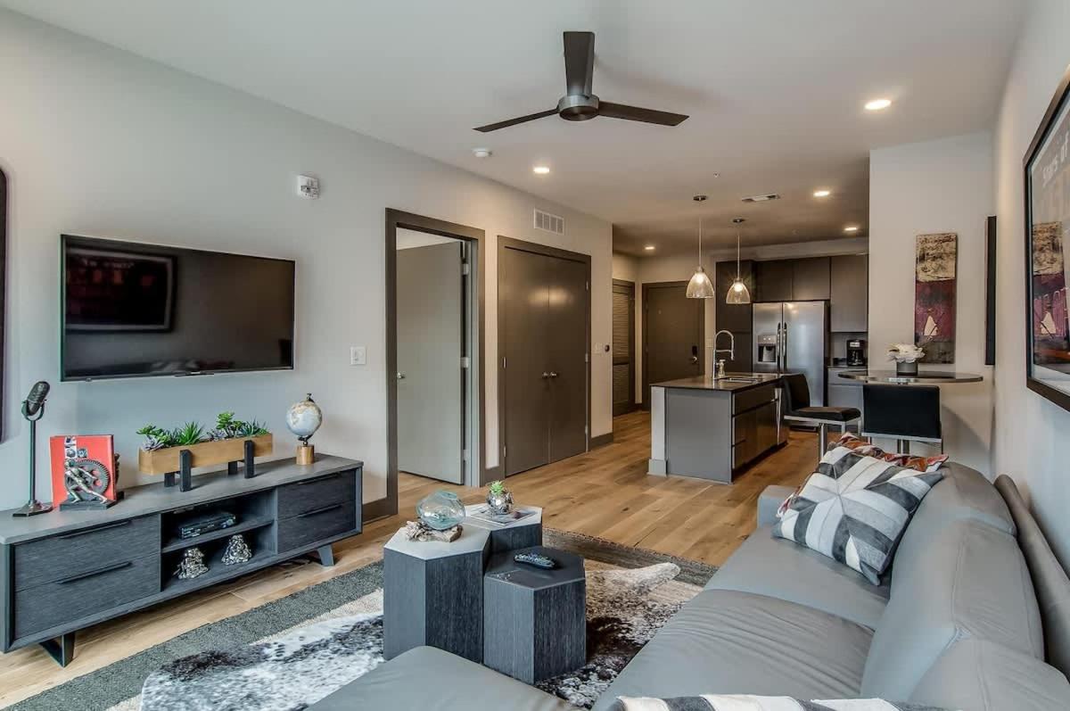 Holiday home The Houston Flat - Monthly Furnished Rental! By Local *