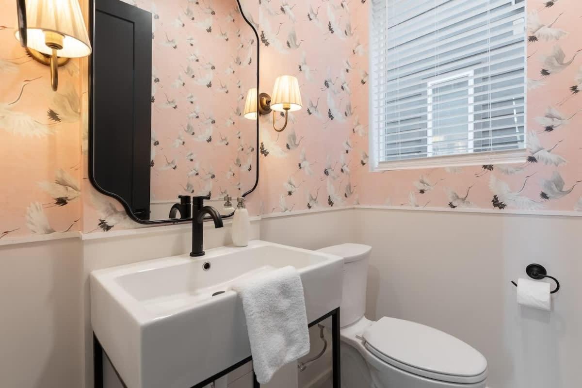 Holiday home The Pink Royale By Local