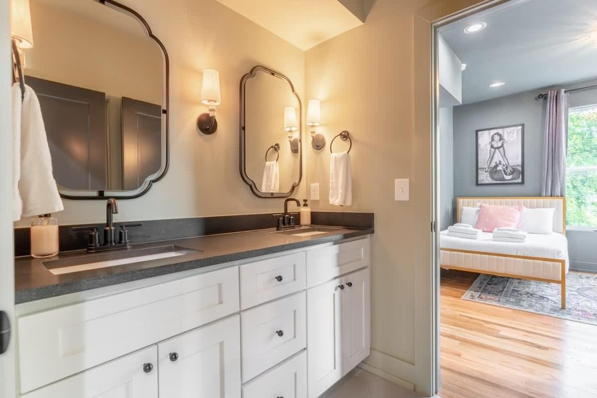 The Pink Royale By Local Holiday home *