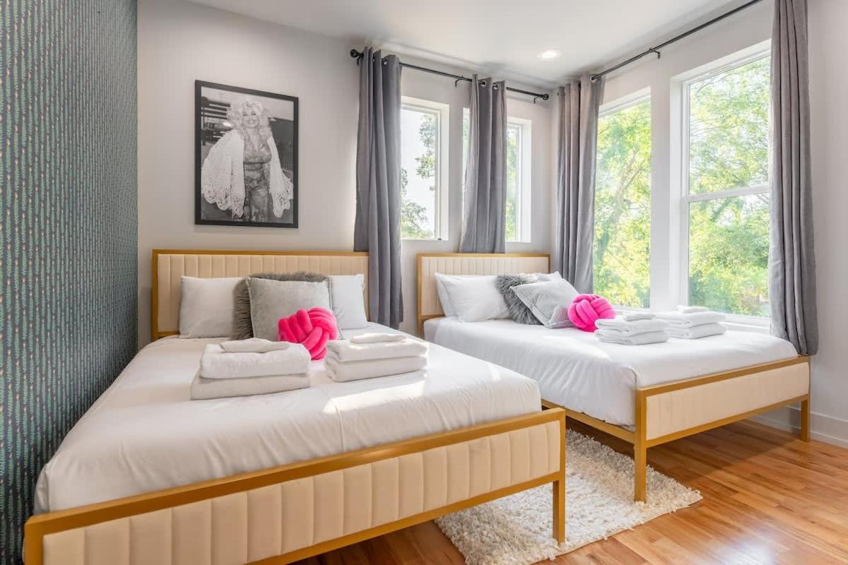 The Pink Royale By Local *