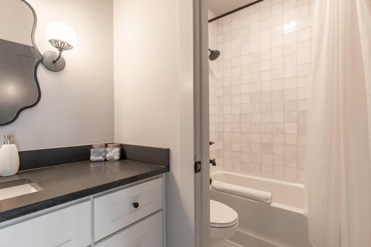 The Pink Royale By Local Holiday home Nashville