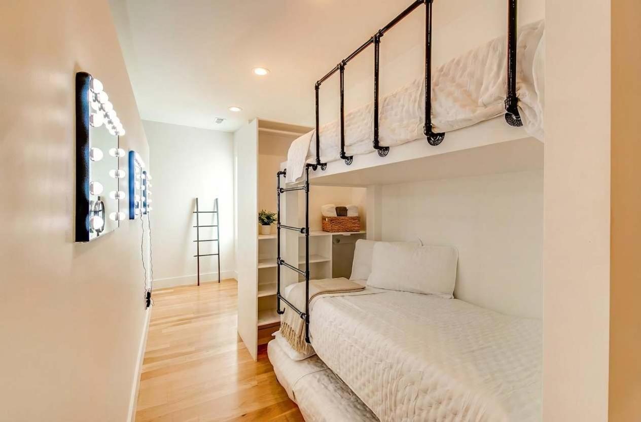 Close To The Gulch - Book Today * Nashville