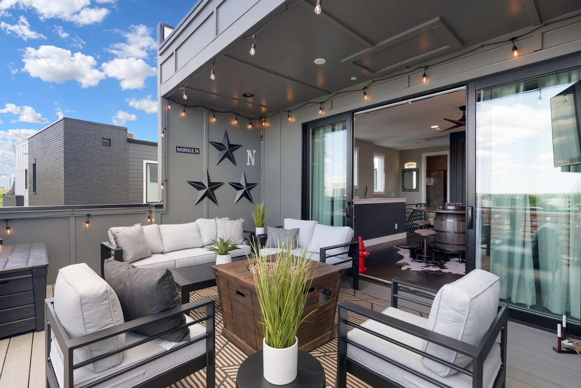 2 Homes! Broadway Views, Rooftops & Karaoke * Nashville