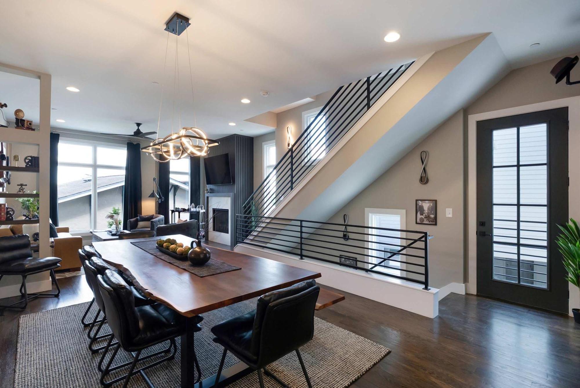 2 Homes! Broadway Views, Rooftops & Karaoke Holiday home *