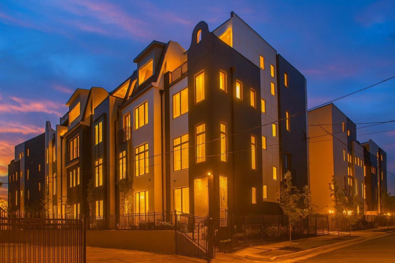 Holiday home 2 Homes! Broadway Views, Rooftops & Karaoke Nashville