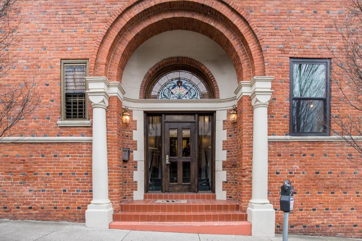 Music Memories Downtown - Parking Included *