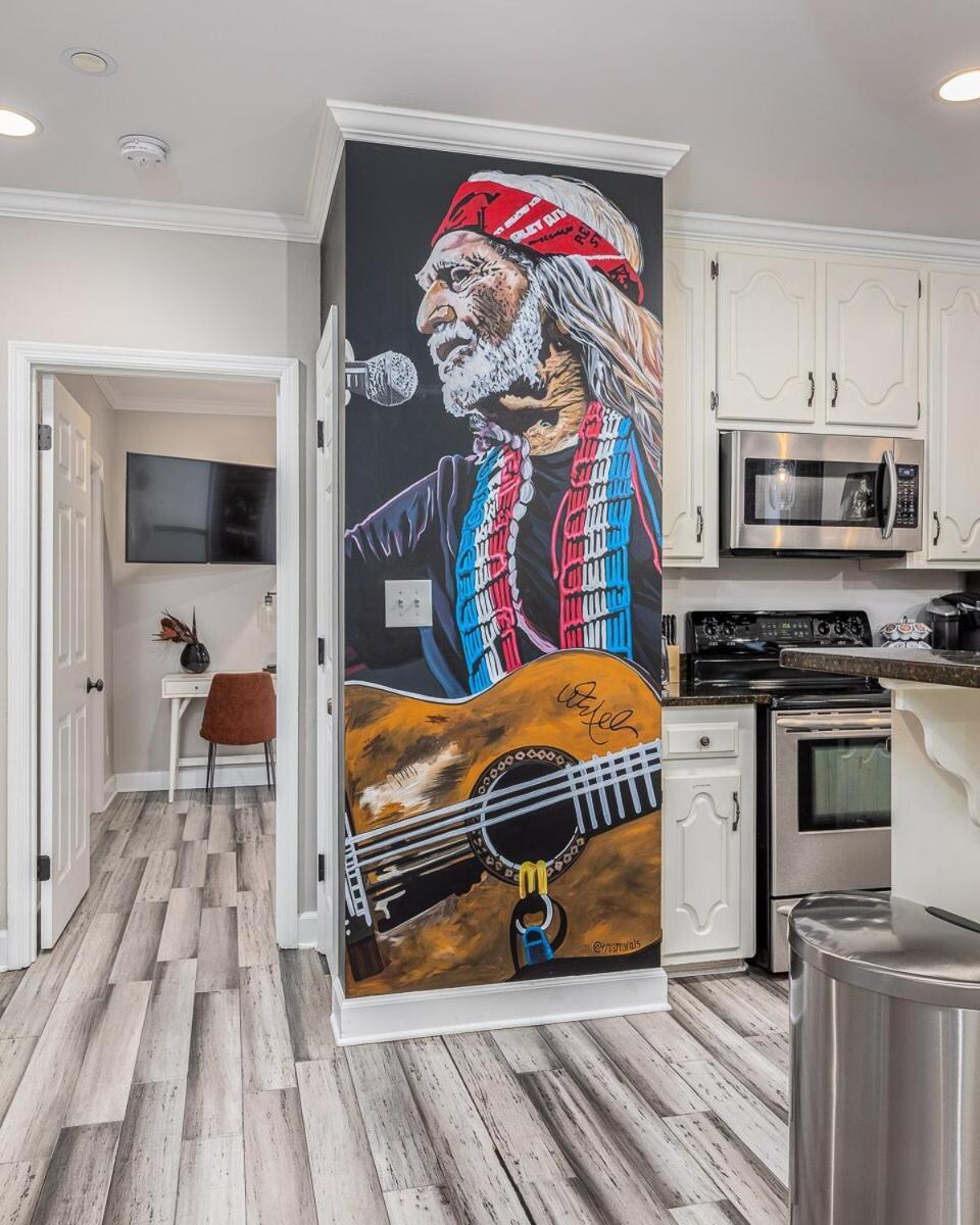 Music Memories Downtown - Parking Included Apartment *