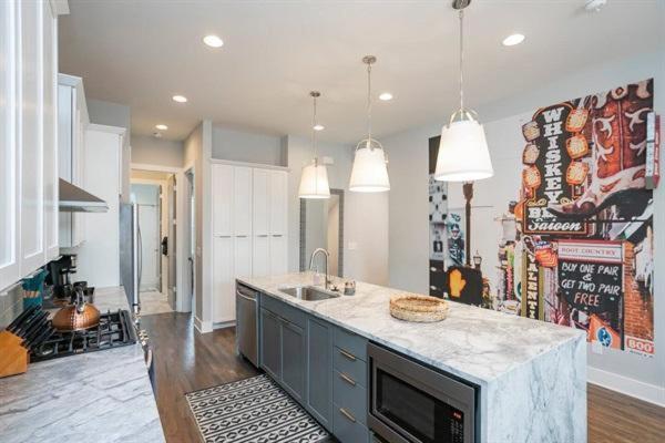 Nash - Howdy House - 711c 26th Ave N #6