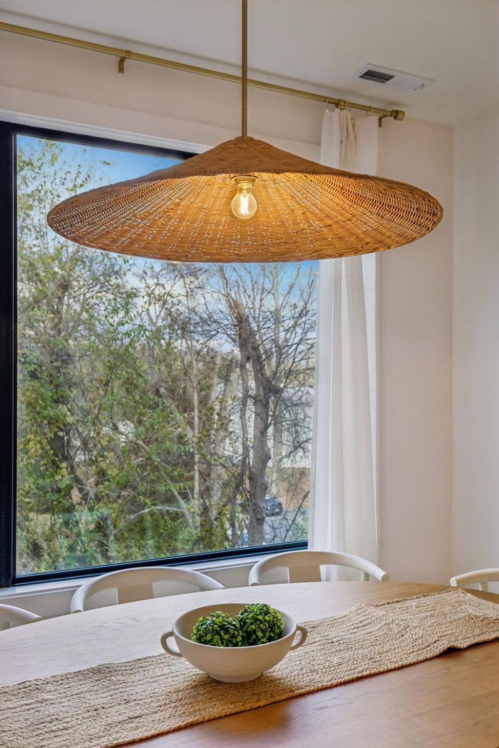 Modern Multi-level Retreat With Rooftop Hot Tub *