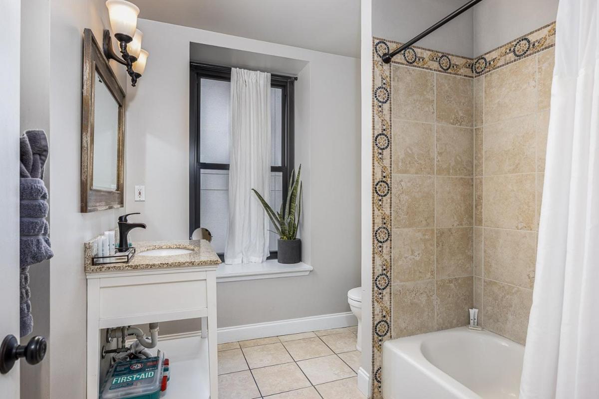 Music Memories Downtown - Parking Included *