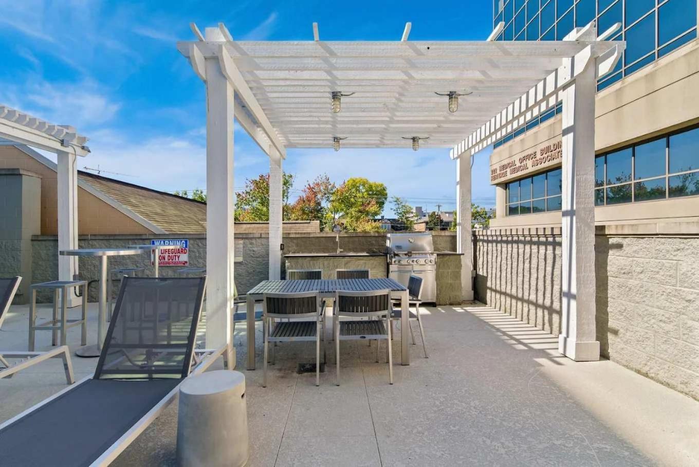 Boulevard Midtown 1br Pool Gym Parking 05 *