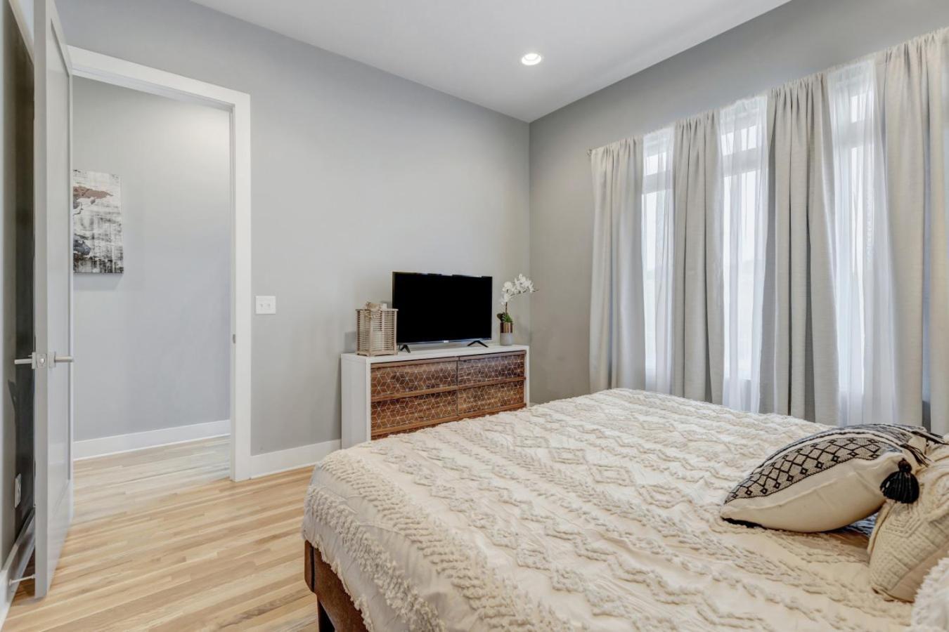 Rooftop Fire Pit + River Views 4br Sleeps 12 Nashville