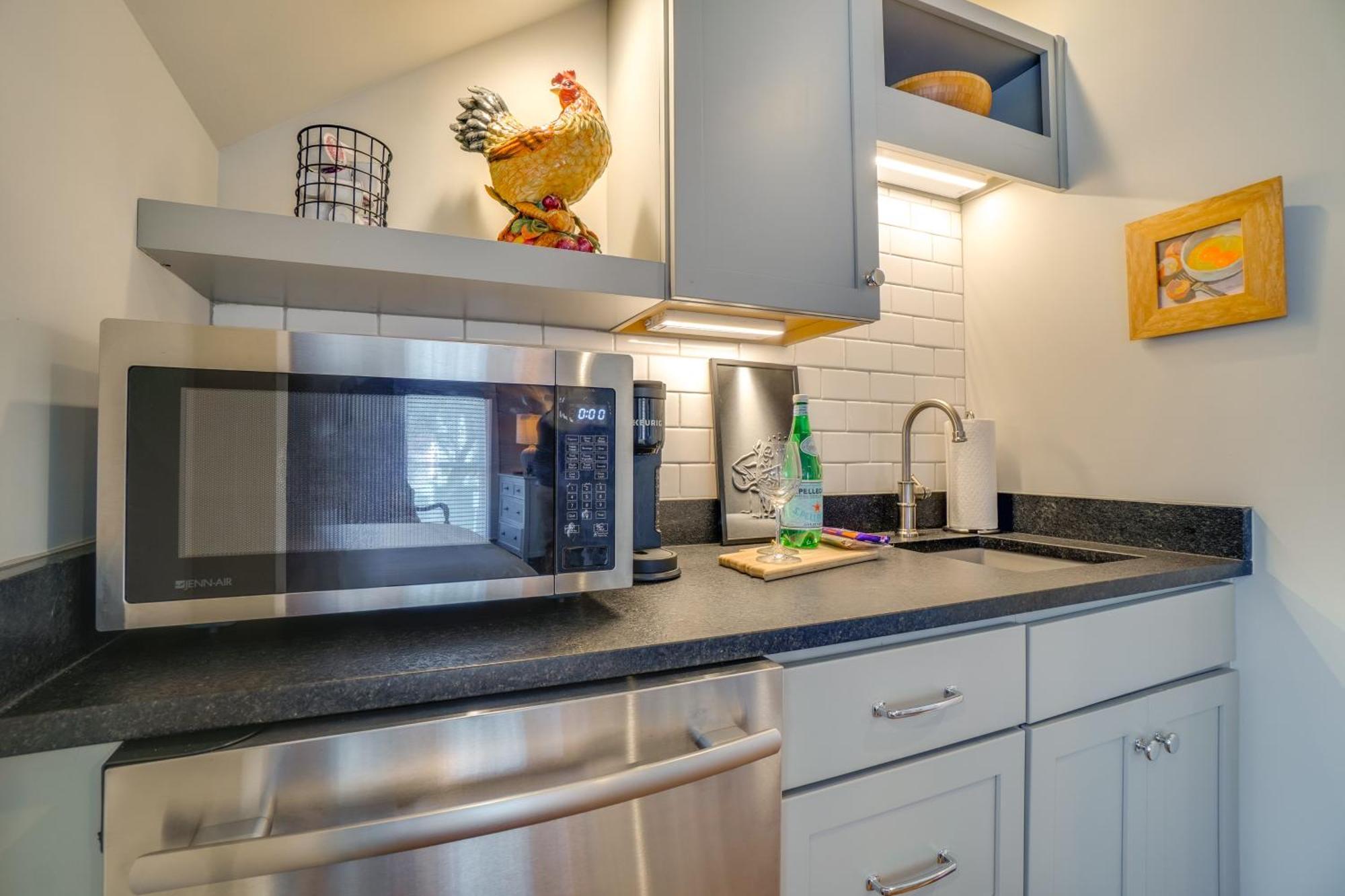 Apartment 1 Mi To Centennial Park, Couple's West End Retreat Nashville