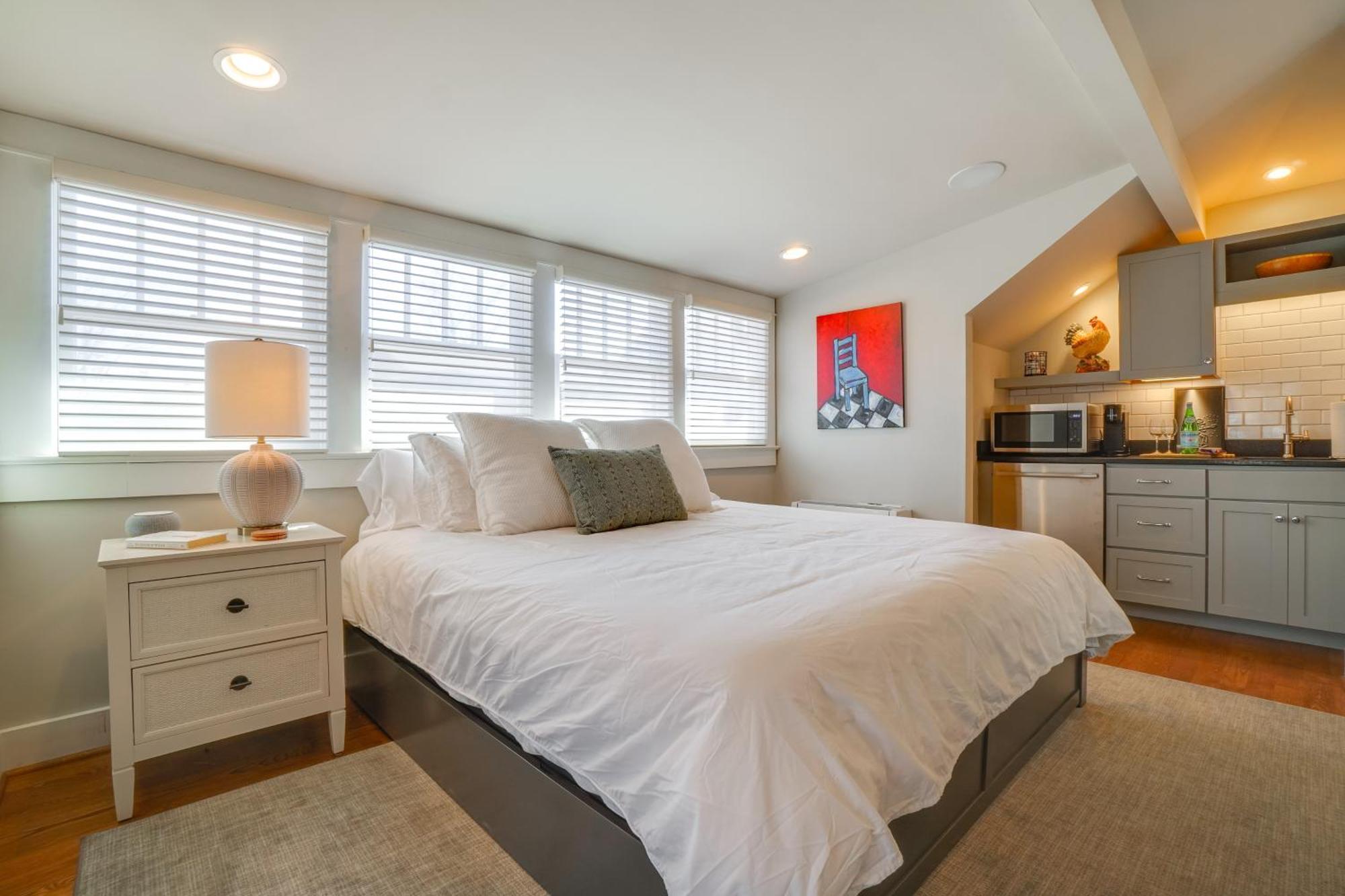 1 Mi To Centennial Park, Couple's West End Retreat Apartment