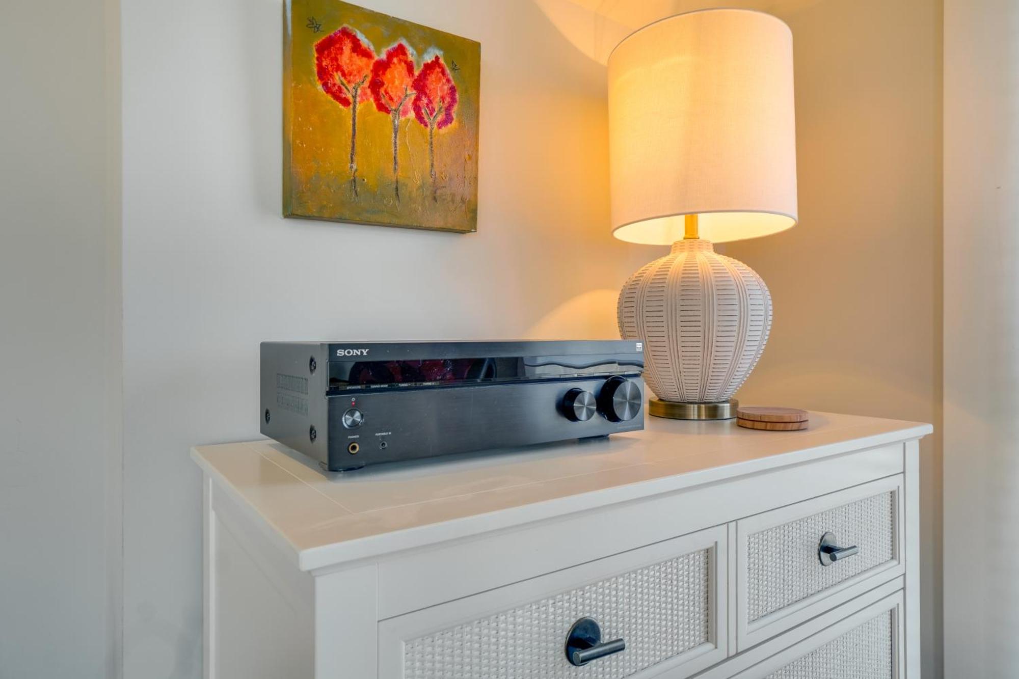 1 Mi To Centennial Park, Couple's West End Retreat *