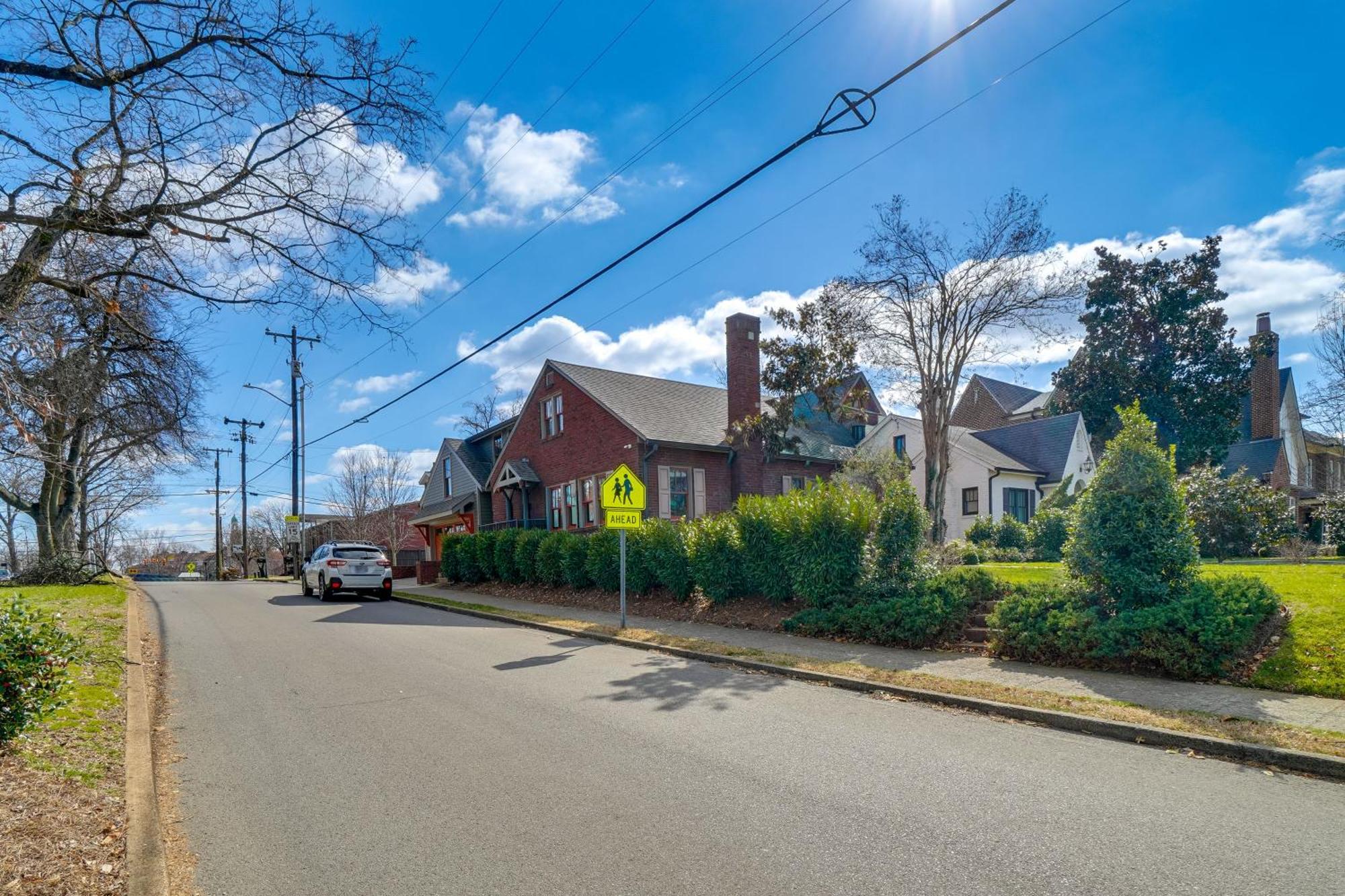 1 Mi To Centennial Park, Couple's West End Retreat Apartment