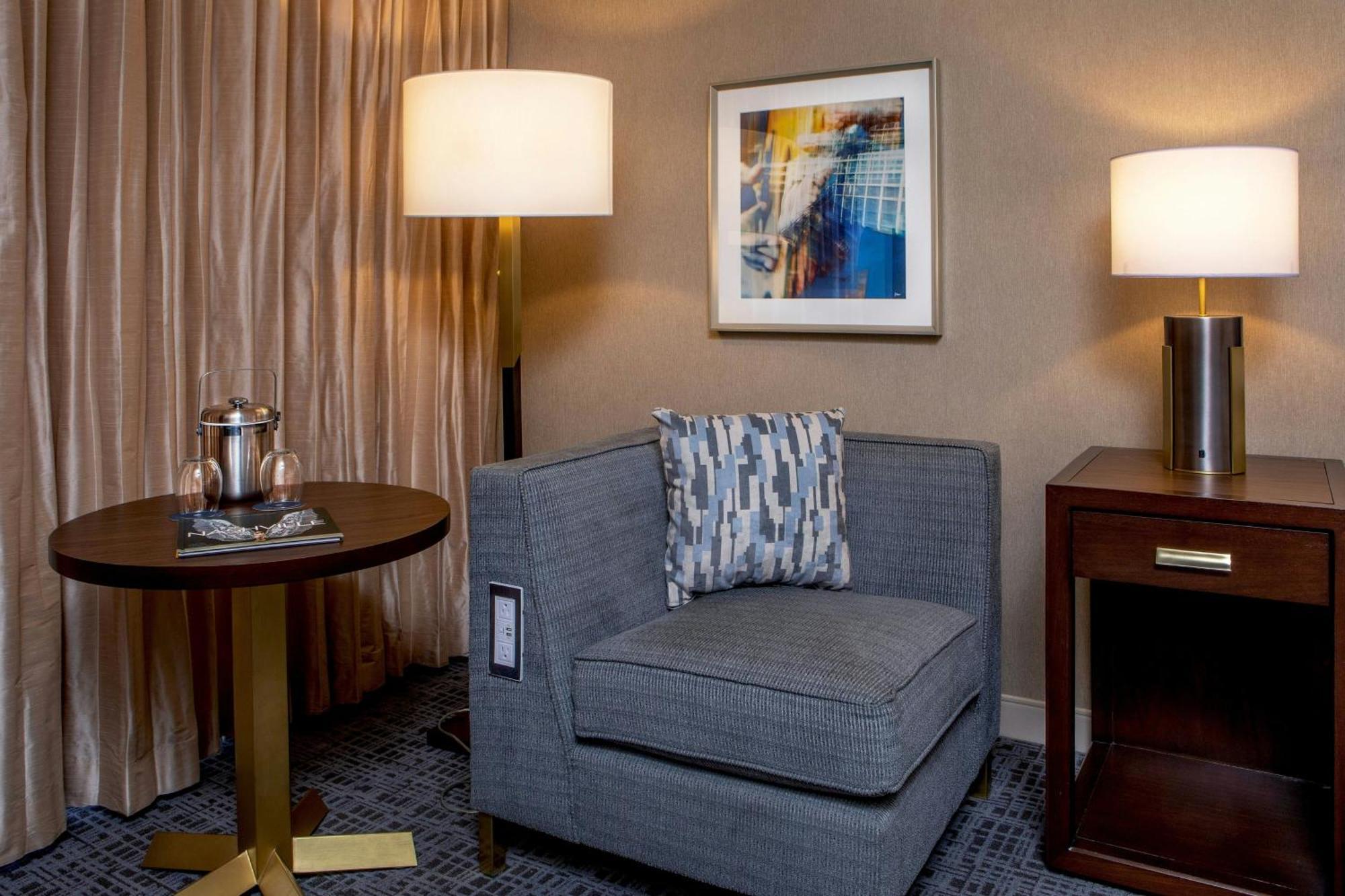 Sheraton Music Airport Hotel 4*