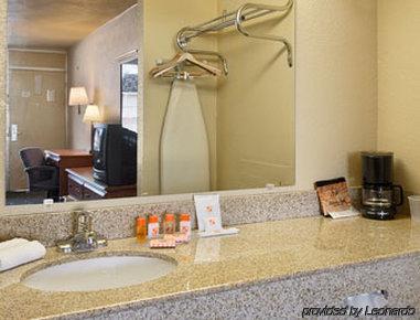 Super 8 By Wyndham Downtown