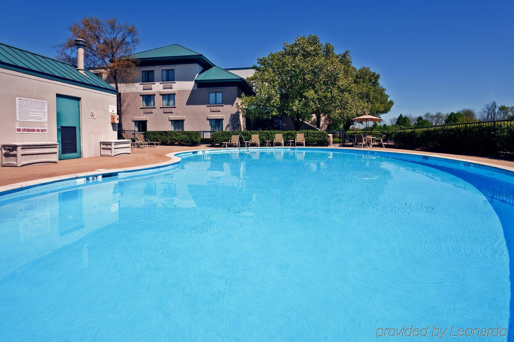 Hotel Express Airport By Ihg 3*