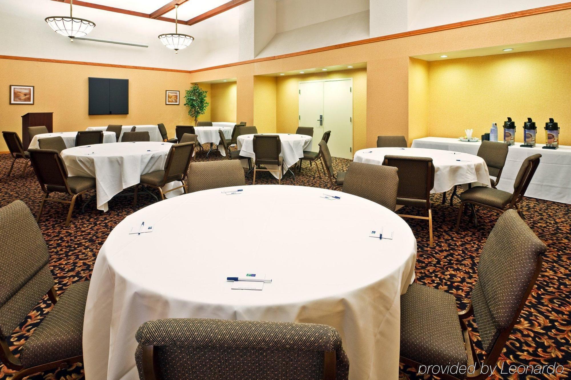 Hotel Express Airport By Ihg 3*