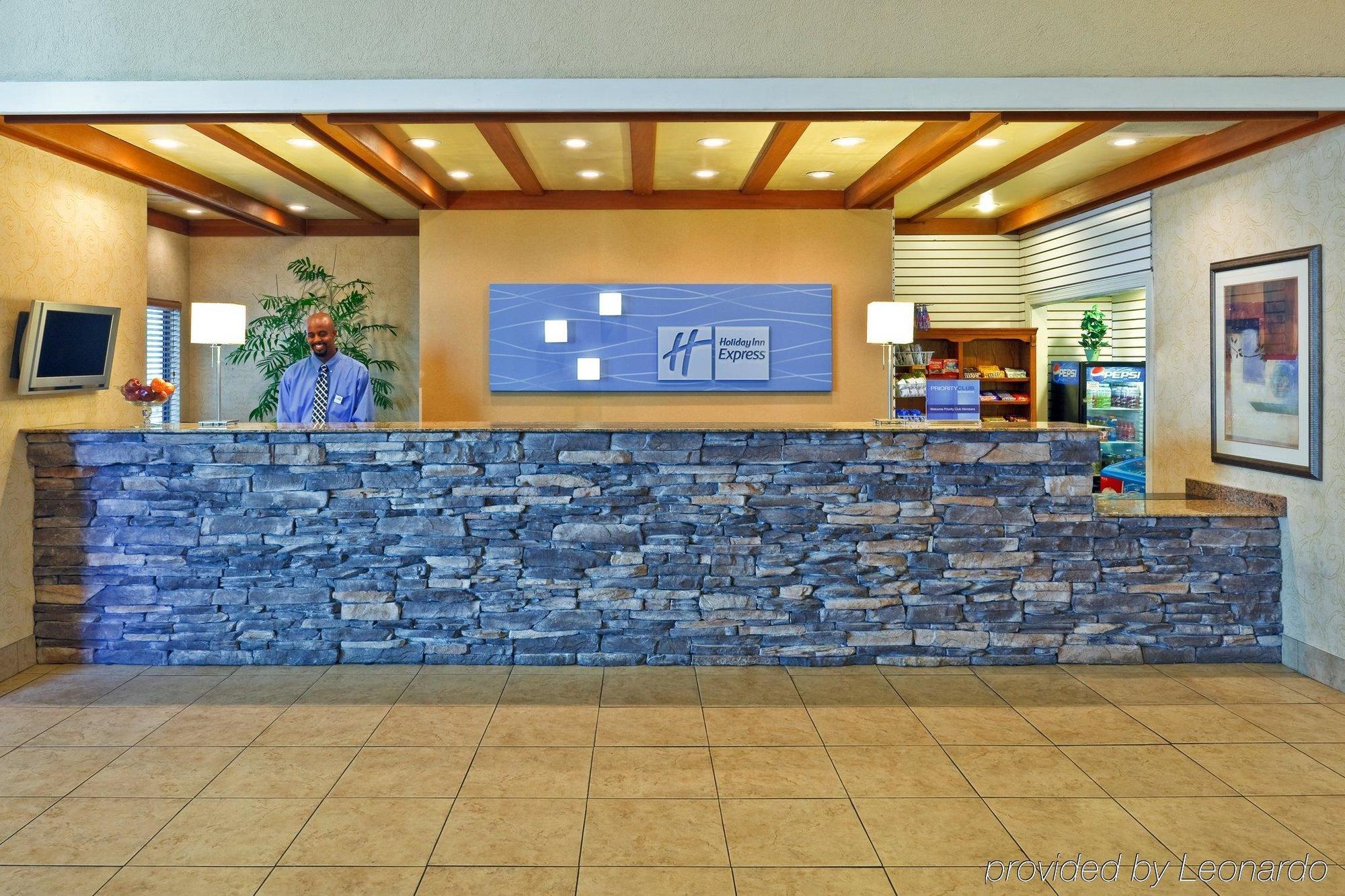 Hotel Express Airport By Ihg Nashville