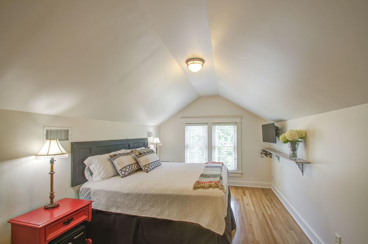 Belmont Blvd Bed & Breakfast Nashville