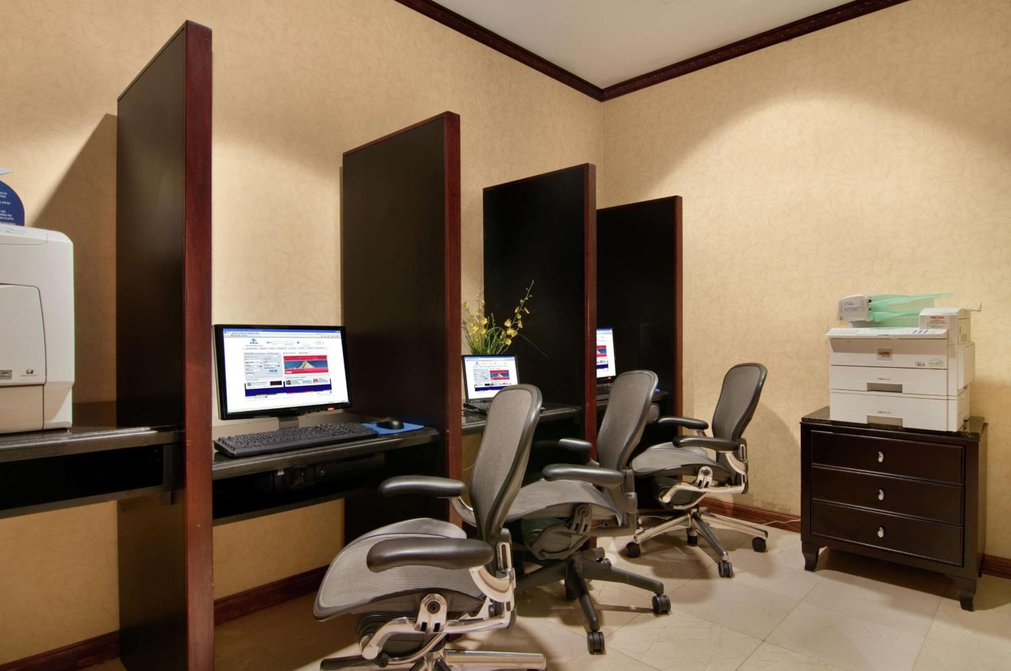 Hilton Downtown Hotel 4*