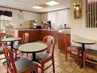 Days By Wyndham Airport East 2*