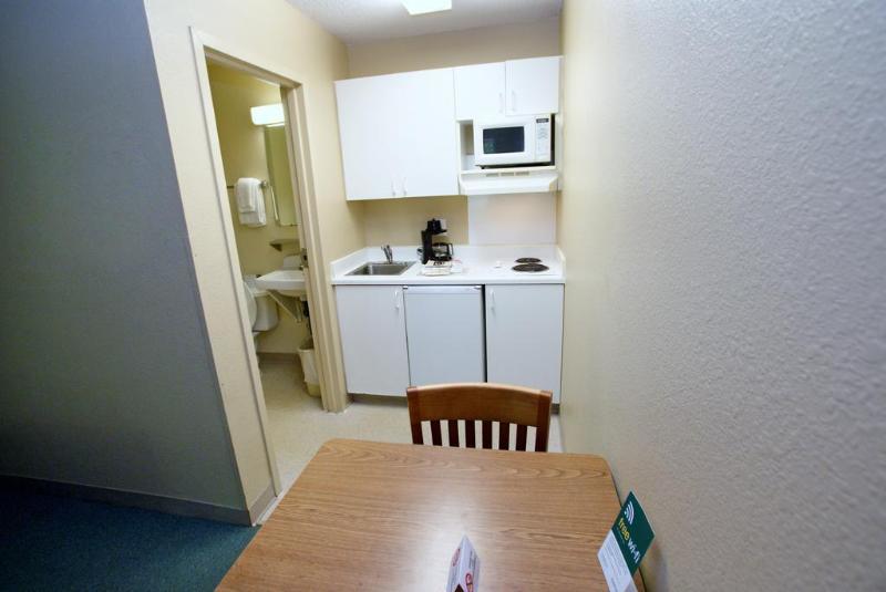 Hotel Hometowne By Red Roof - Airport/briley Pkwy 2*