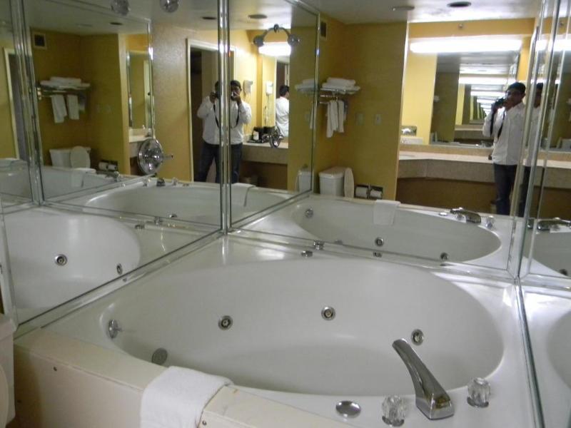 Hotel Days By Wyndham Airport East 2*