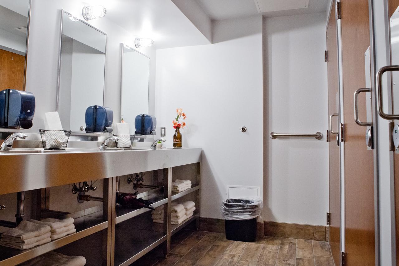 Downtown - Adults Only Hostel *