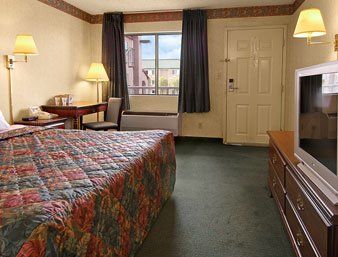 Days By Wyndham Airport East