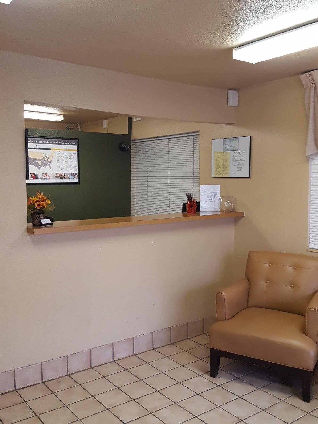 Hometowne By Red Roof - Airport/briley Pkwy 2* Nashville