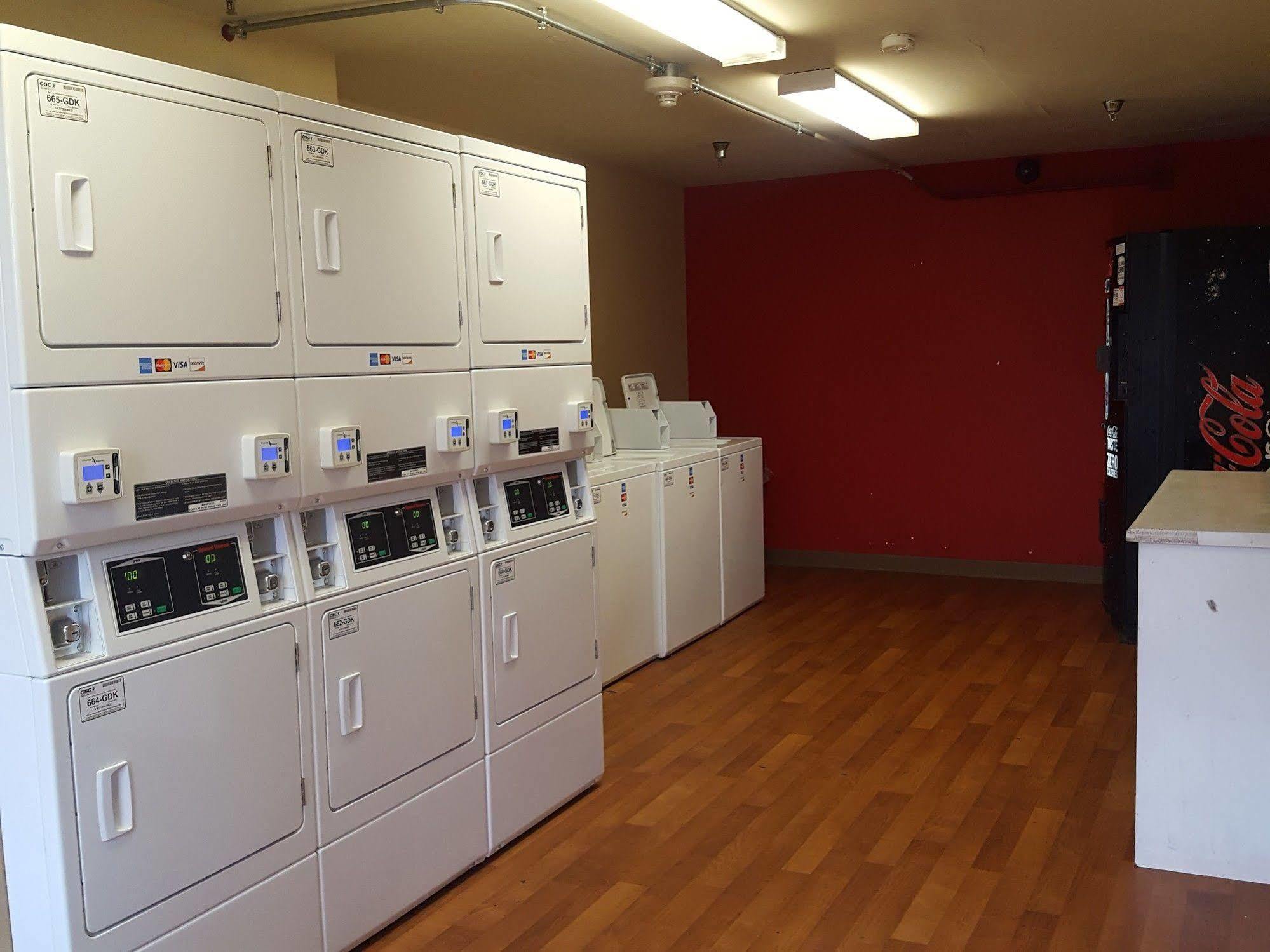 Hometowne By Red Roof - Airport/briley Pkwy