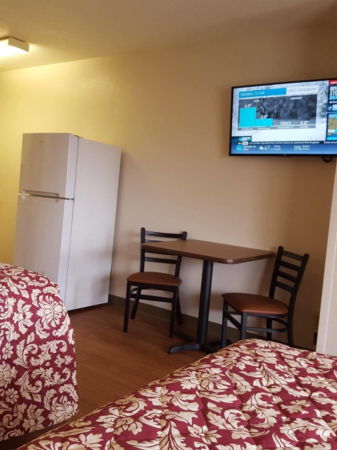 Hotel Hometowne By Red Roof - Airport/briley Pkwy 2*