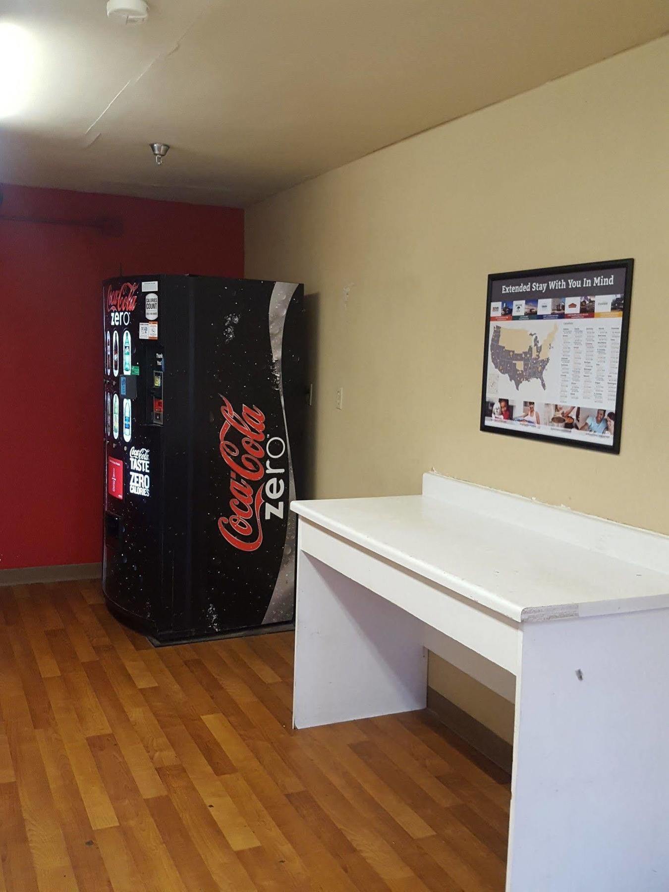 Hometowne By Red Roof - Airport/briley Pkwy 2*