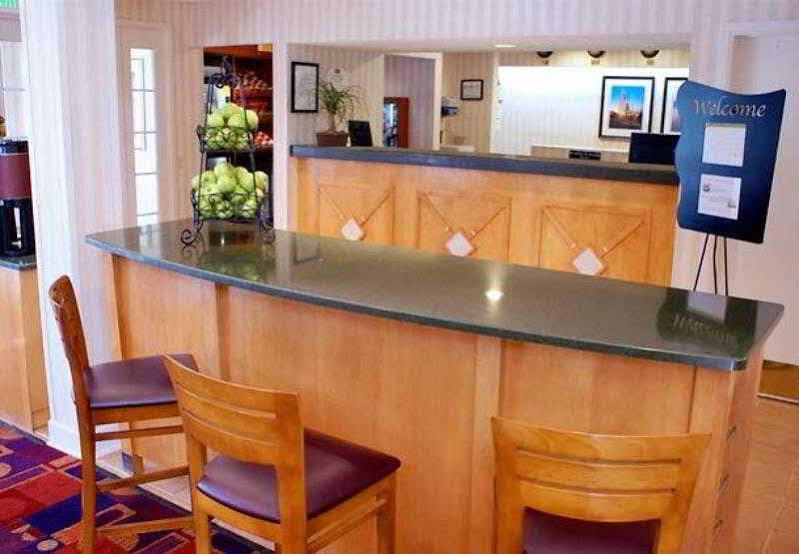 By Marriott Airport Hotel