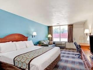 Super 8 By Wyndham Downtown 2*