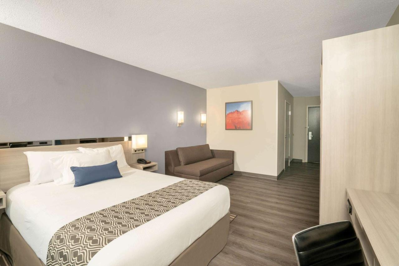 Microtel & By Wyndham 2*