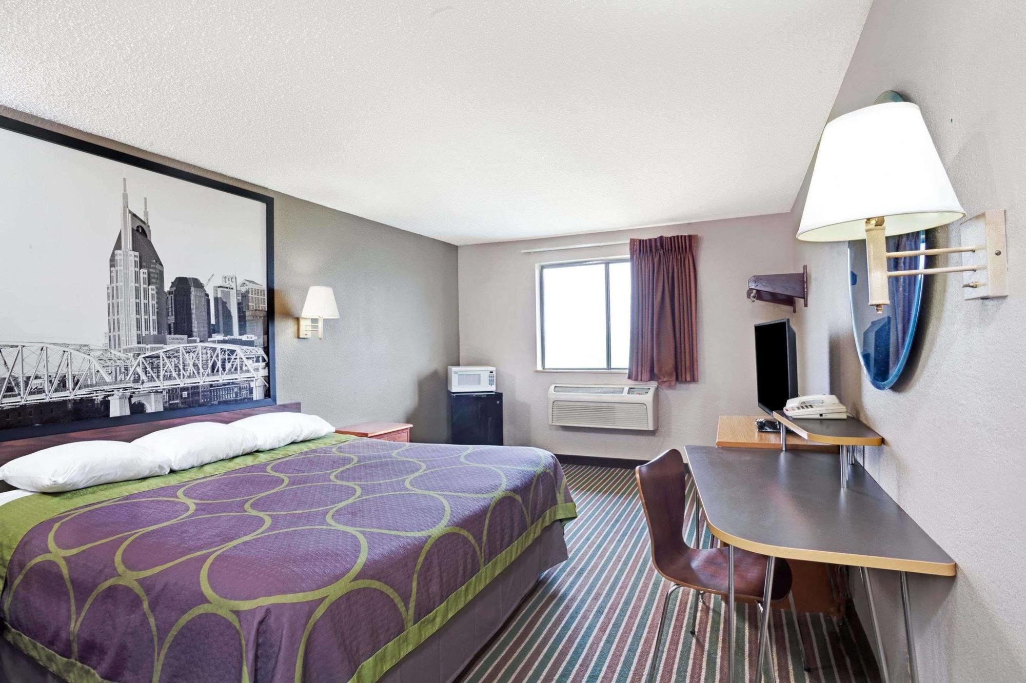Hotel Super 8 By Wyndham Nashville/ Dntn/ Opryland Area