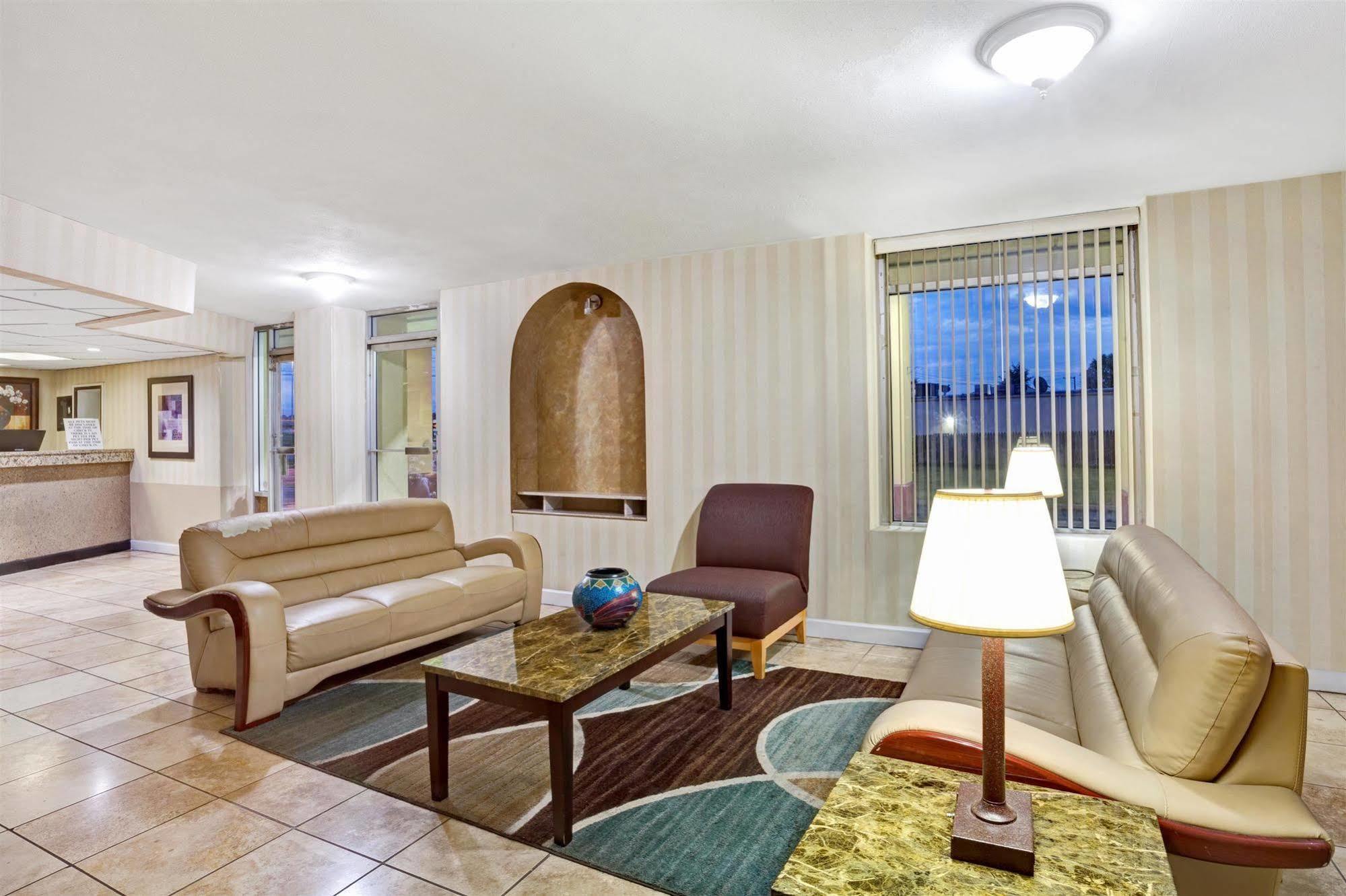 Super 8 By Wyndham Downtown Hotel 2*