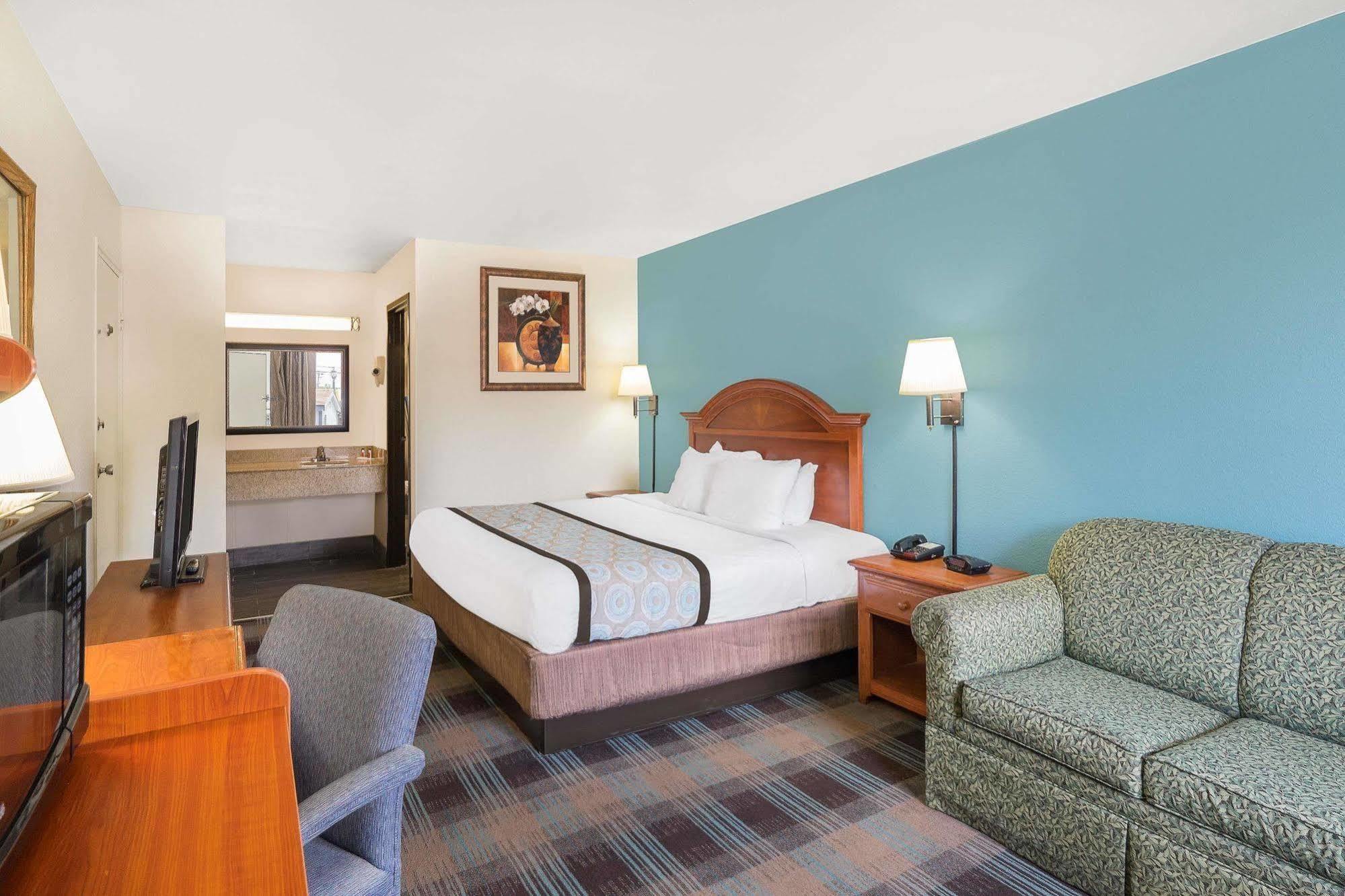 Super 8 By Wyndham Downtown Nashville
