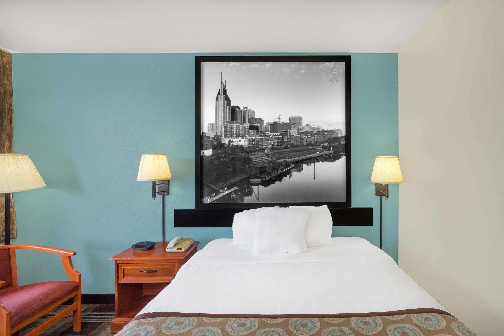 Hotel Super 8 By Wyndham Downtown Nashville