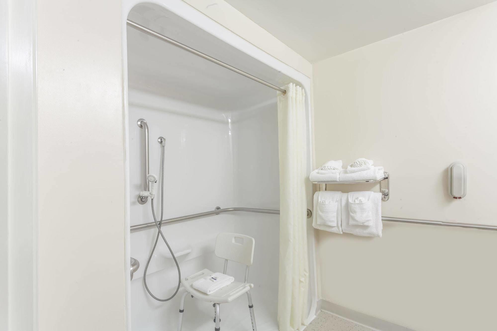 Hotel Microtel & By Wyndham 2*