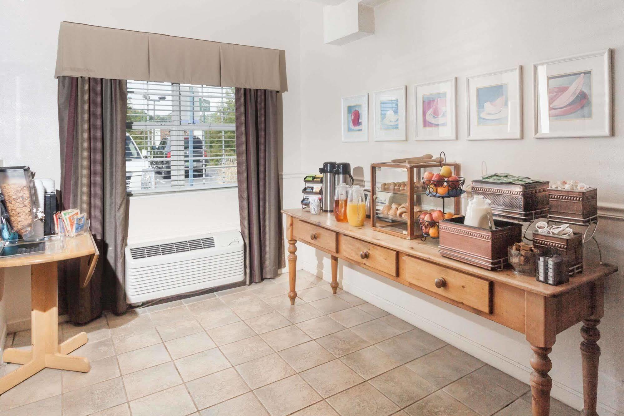 Hotel Microtel & By Wyndham 2*