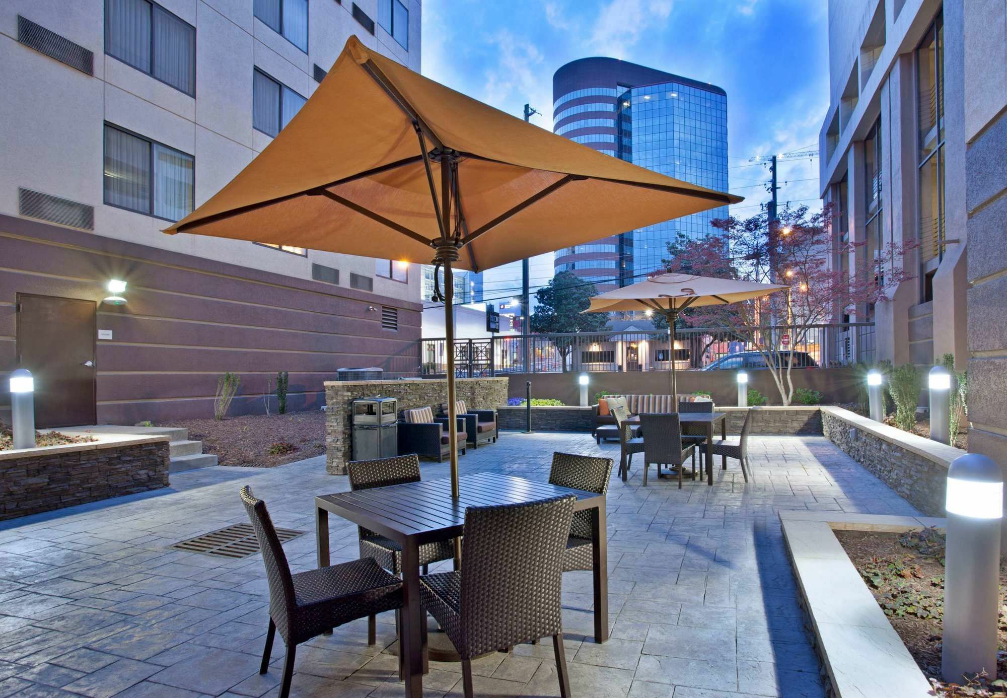 Courtyard By Marriott Vanderbilt West End Hotel 3*